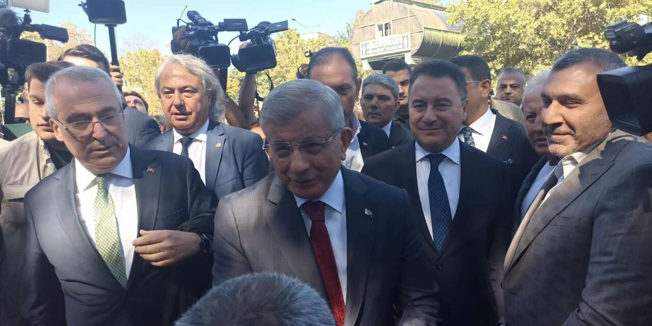 Cumhurbaşkanına hakaret soruşturması! Ahmet Davutoğlu ifade verdi