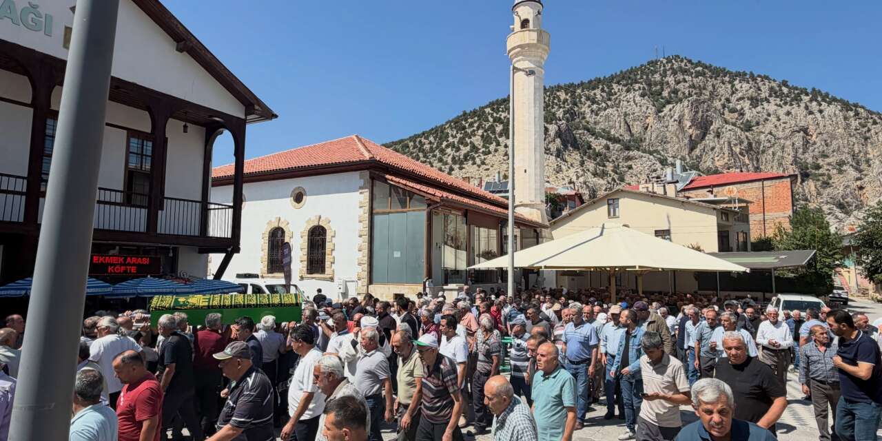 Konya’da eski belediye başkanına son görev! Dualarla uğurlandı