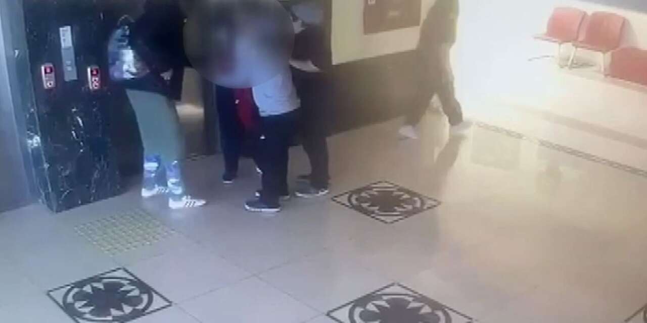 12 yaşındaki öğrencinin koluna kapı kolu saplandı! Aile okuldan şikayetçi oldu