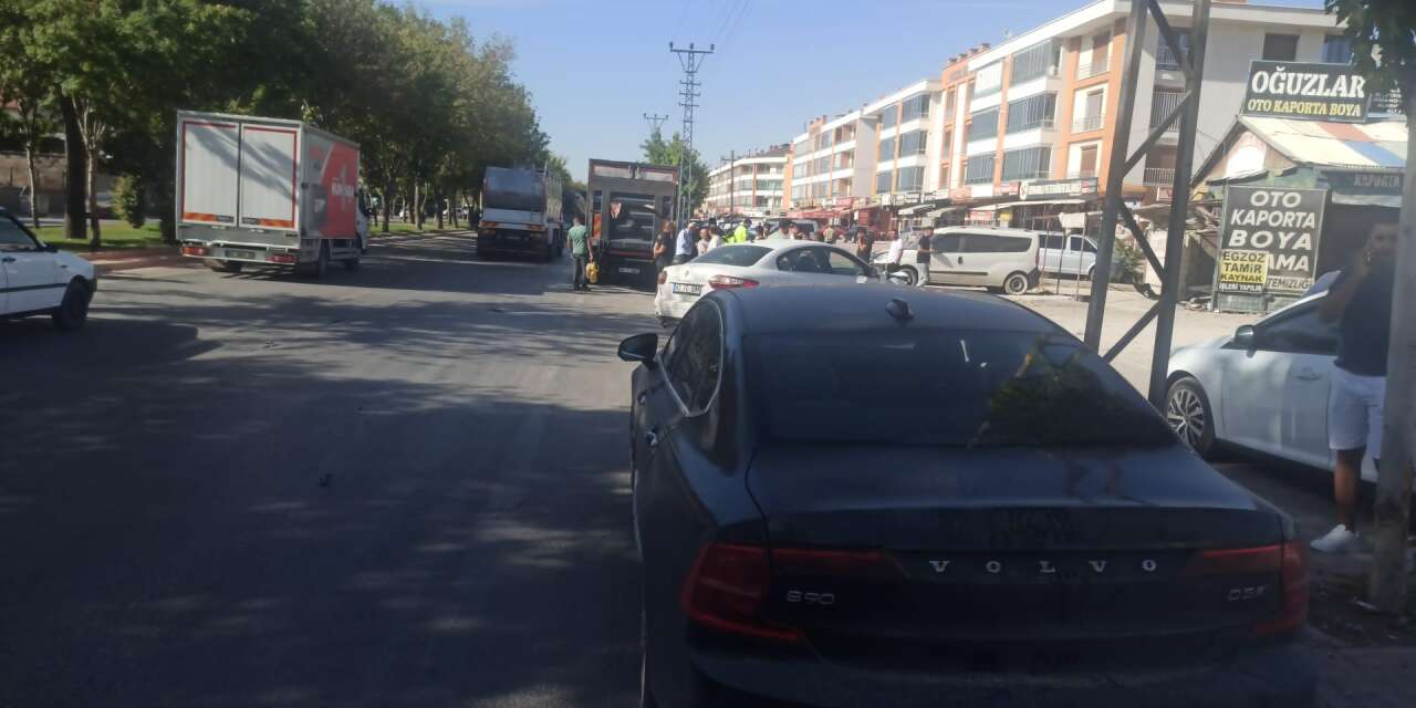 Konya’da 3 araç birbirine girdi! 2 kişi yaralandı