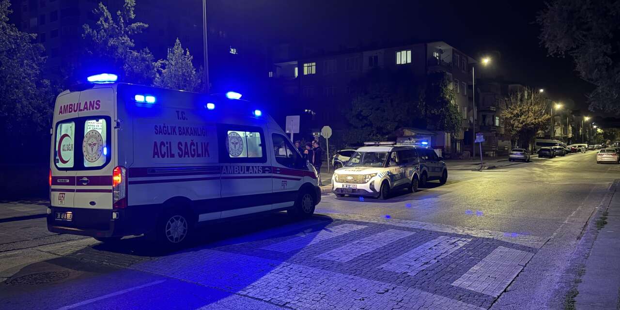 17 yaşındaki çocuk göğsünden bıçaklandı, durumu ağır