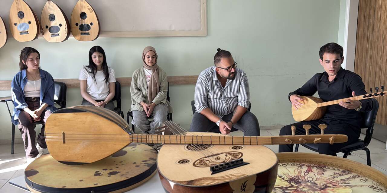 Semih öğretmen 9 gencin hayatına dokundu! Özlem’in yolu Konya’ya çıktı