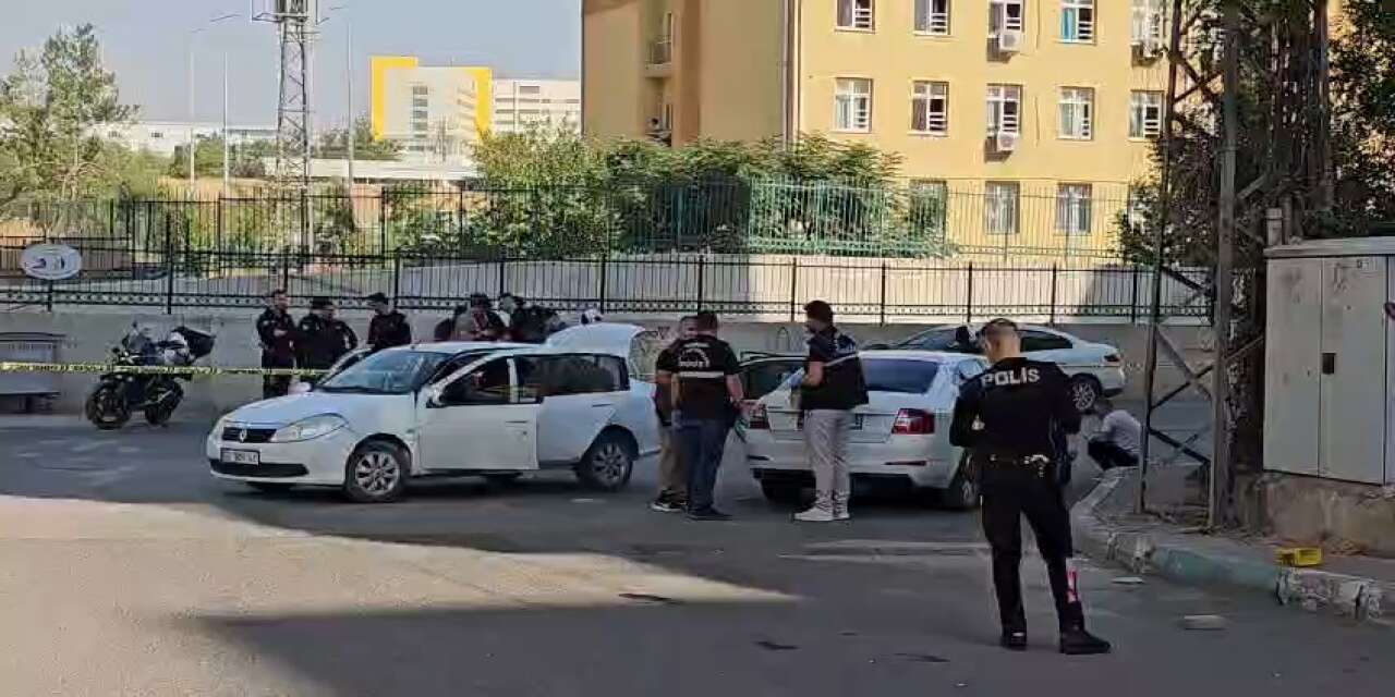 Okul yanında silahlı çatışma çıktı! 5 kişi vuruldu