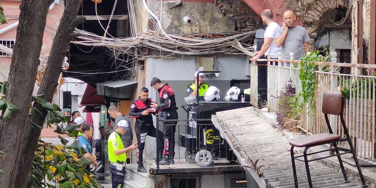 Şehrin göbeğindeki döviz bürosunda silahlı kavga çıktı! 3 ölü, 2 yaralı var
