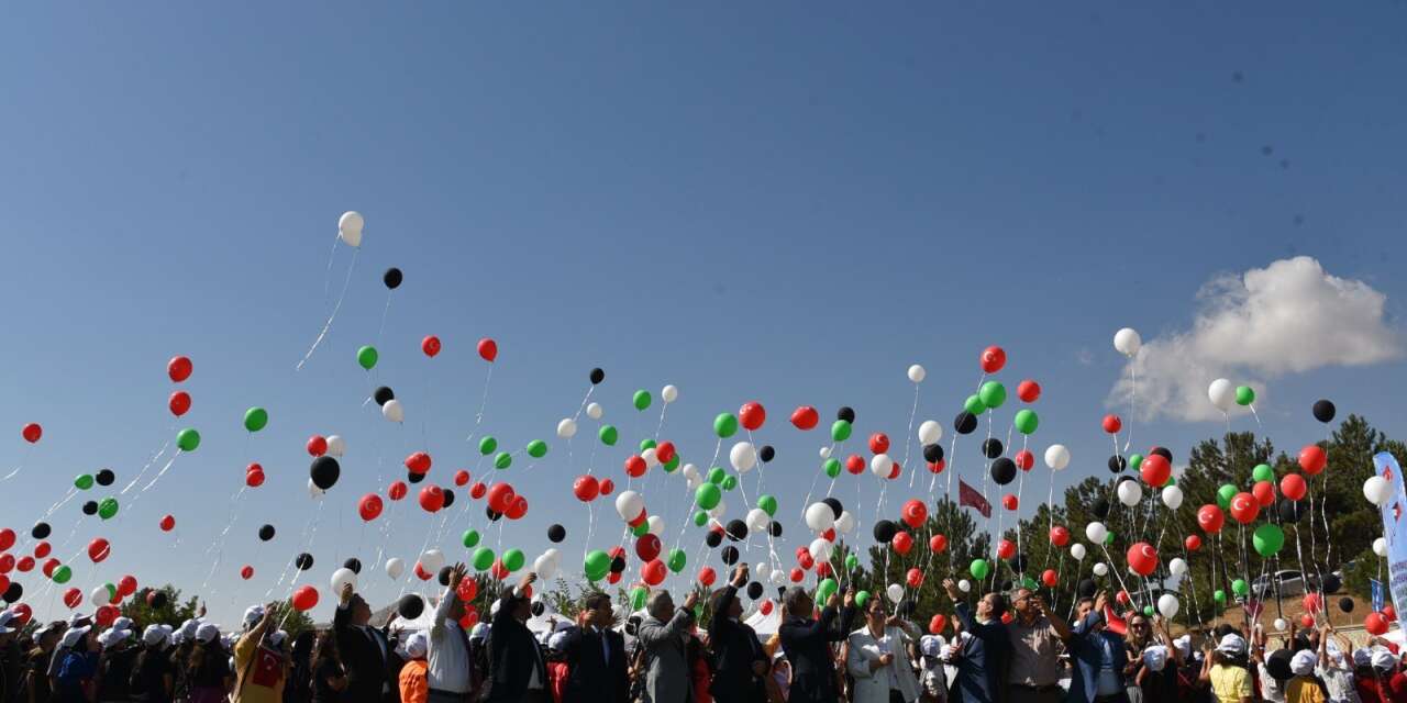 Konya’da gökyüzü çocuklar için renklendi! Uçurtmalar vurulmasın