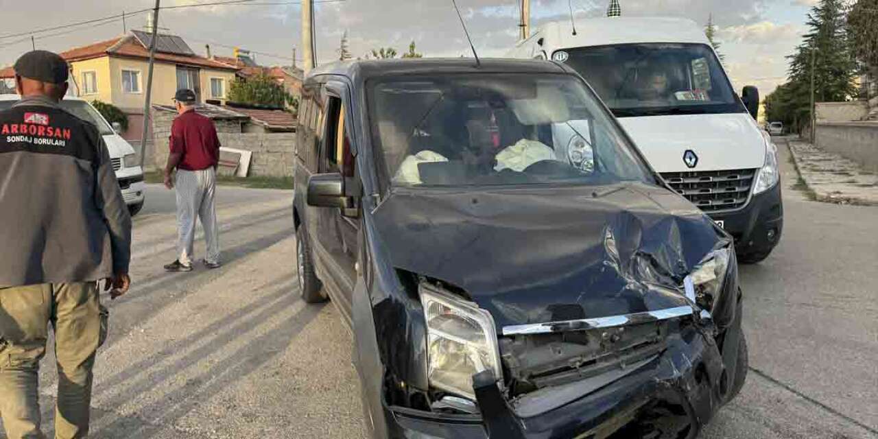 Okul servisi kazaya karıştı! Yaralılar var