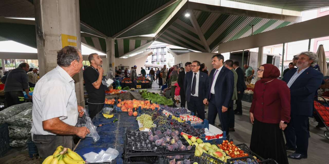 AK Parti İl Başkanı Fatih Özgökçen semt pazarına çıktı