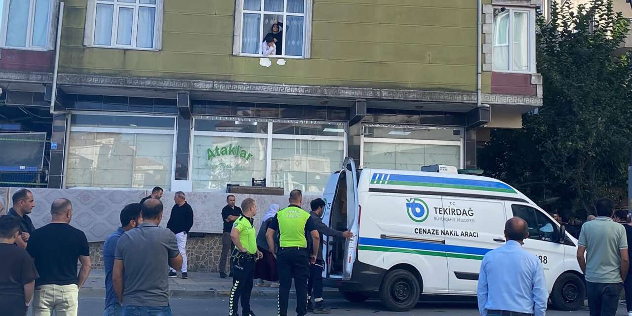 80 yaşındaki adam eşini öldürdü! Saatlerce başında bekledi