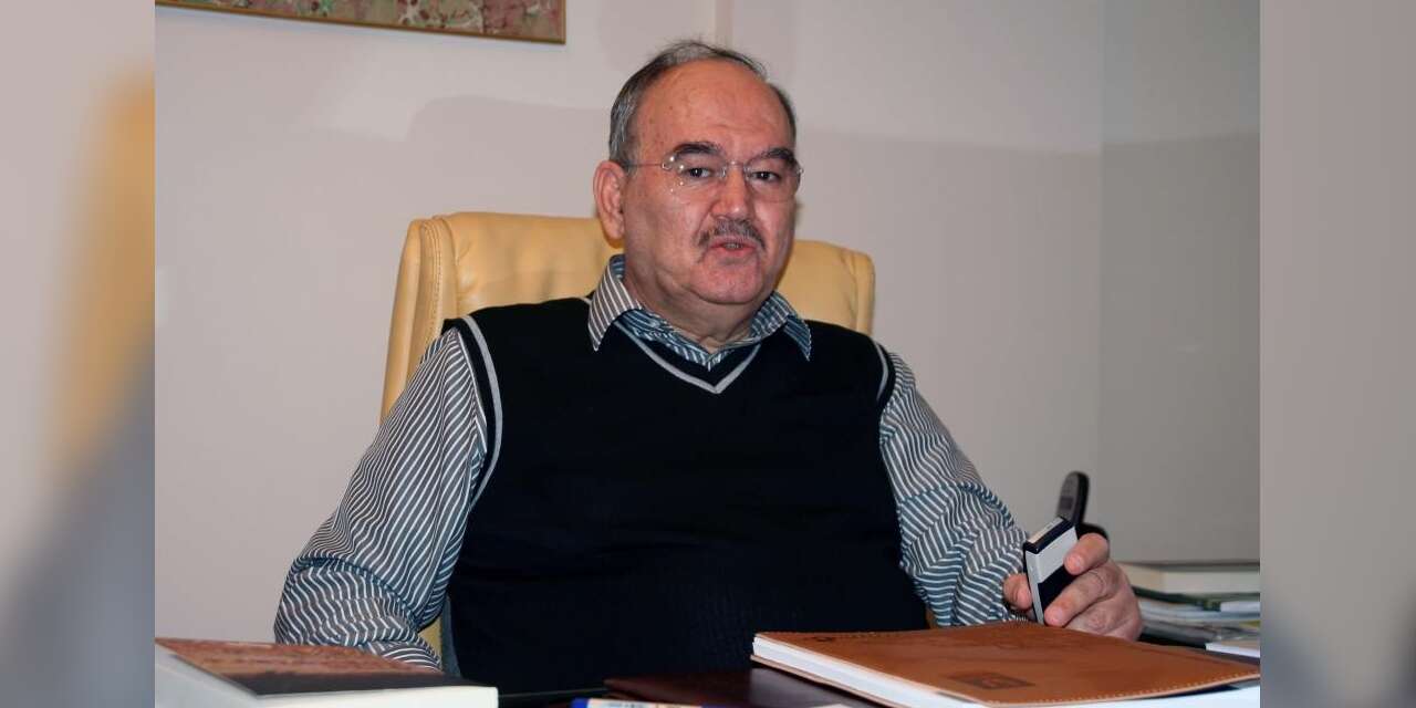 İki dönem İzmir’i yöneten Burhan Özfatura hayatını kaybetti