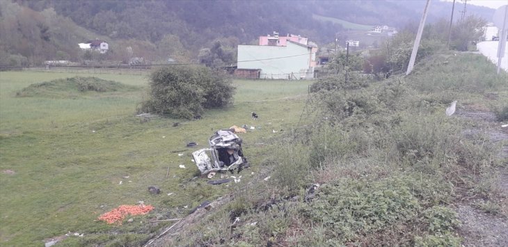 Bahçeye devrilen kamyonetteki kadın öldü