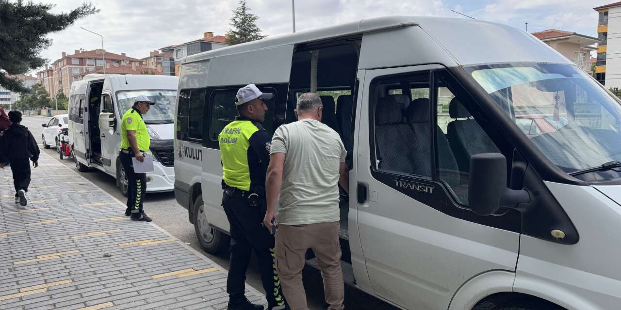 Konya’da okul çevrelerinde sıkı denetim! Servisler tek tek durduruldu