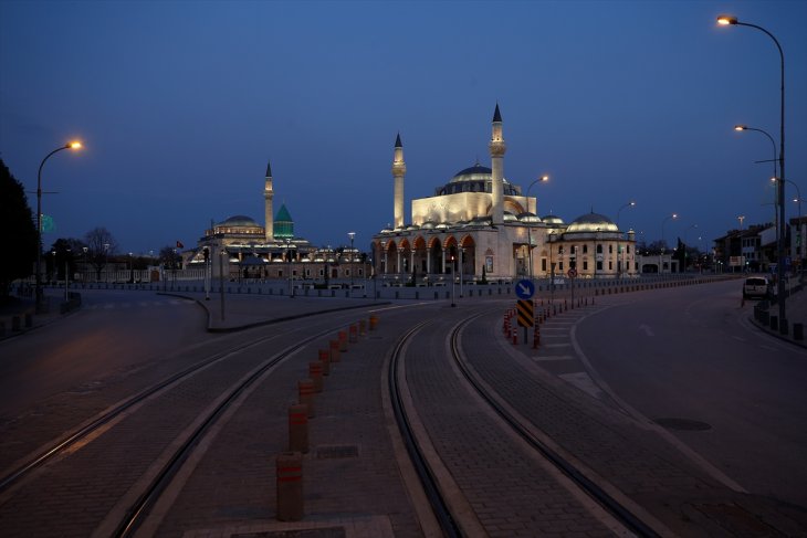 Konya'yı da kapsayan sokağa çıkma kısıtlaması başladı.