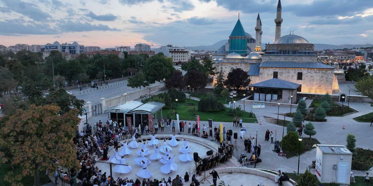 Konya Mistik Müzik Festivali’nde ikinci gün! Farklı kültürler aynı sahnede buluştu