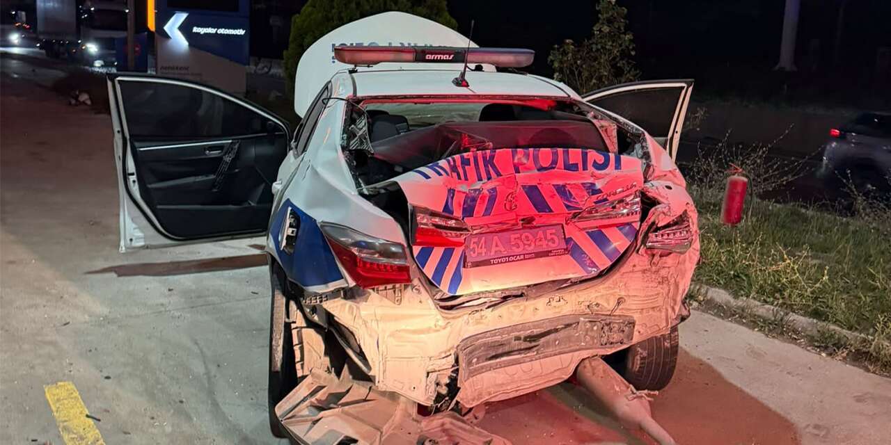 Kontrolden çıkan TIR radar yapan polis aracına çarptı: 1 ölü