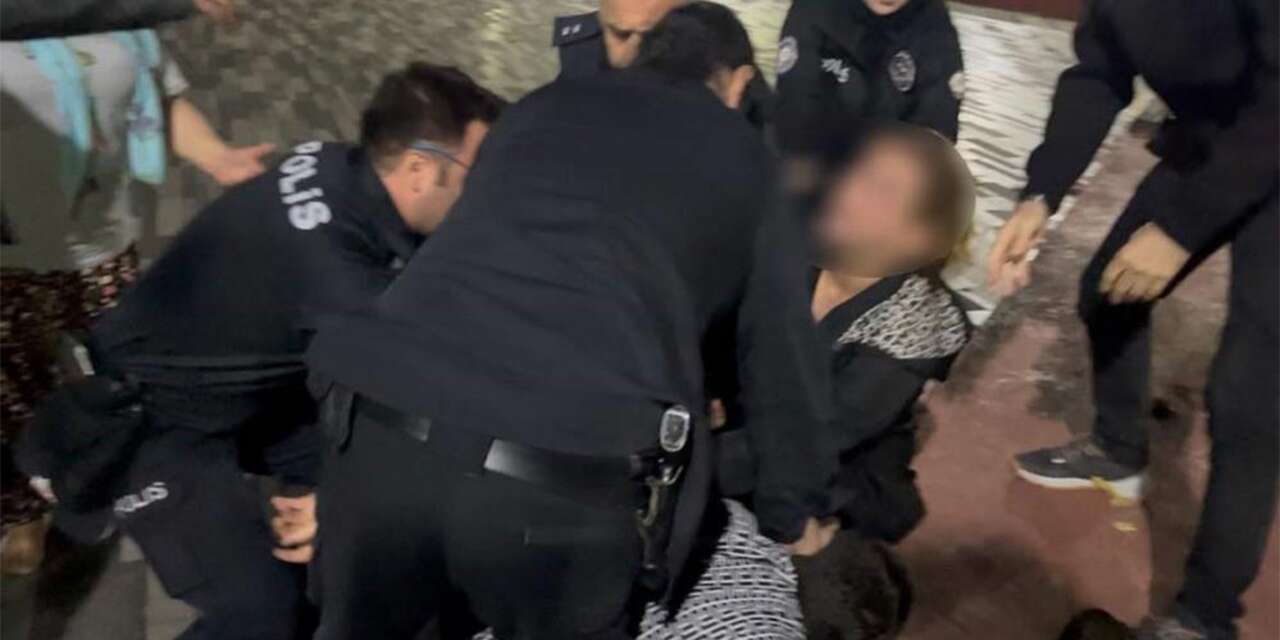 Oğlundan korkup polisi aradı, ekipler gelince direndi