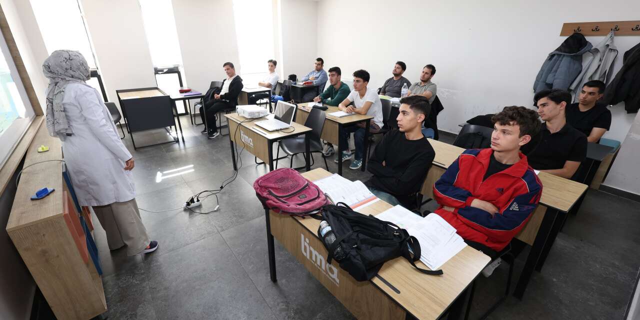 Konya’da 3 binden fazla genç için yeni dönem başladı! Büyükşehir'den büyük destek