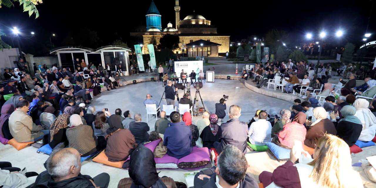 Mevlânâ’nın huzurunda 15. buluşma! Konya’da usta kalemler sahne aldı
