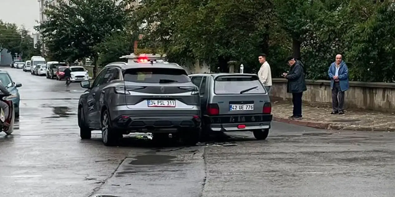 Konya’da otomobiller kavşakta çarpıştı! Kadın sürücü yaralandı