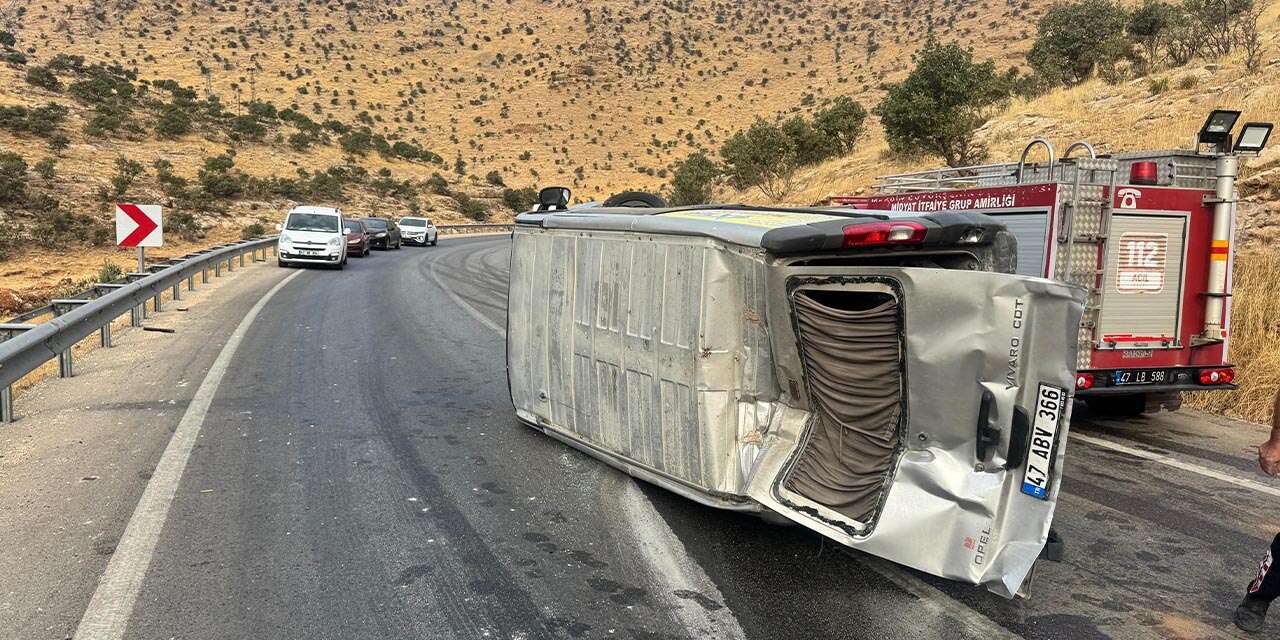 Minibüs devrildi! 3’ü çocuk, 8 kişi yaralandı