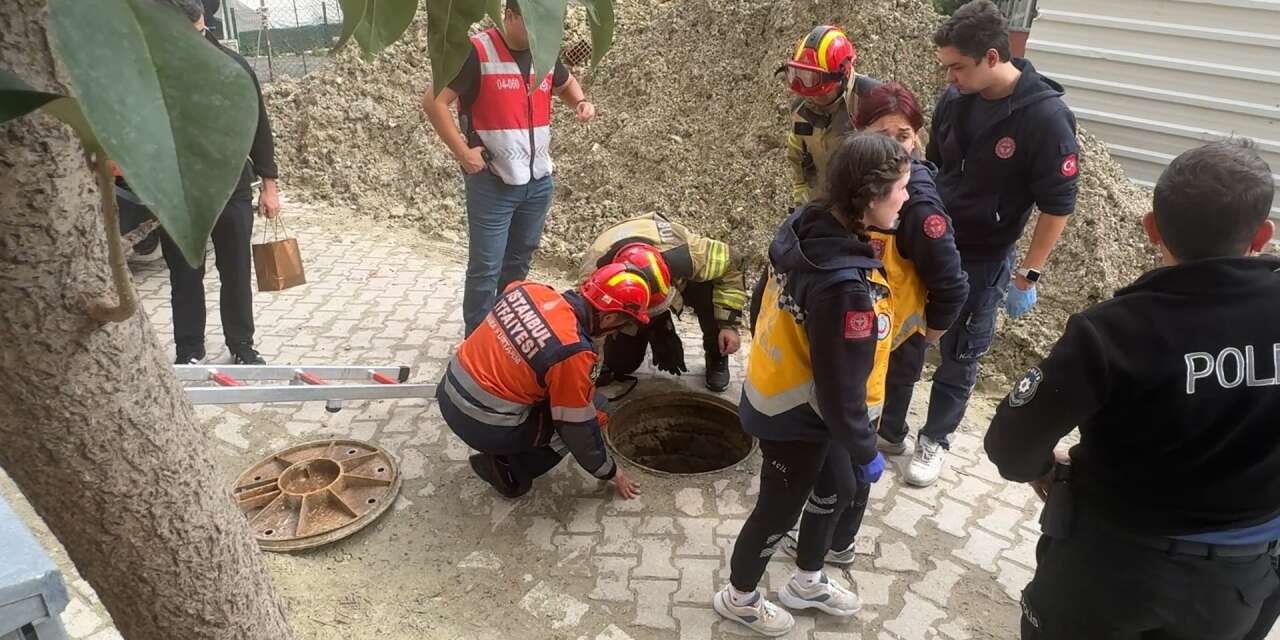 76 yaşındaki kadın rögar boşluğuna düştü! Mahalleli isyan etti