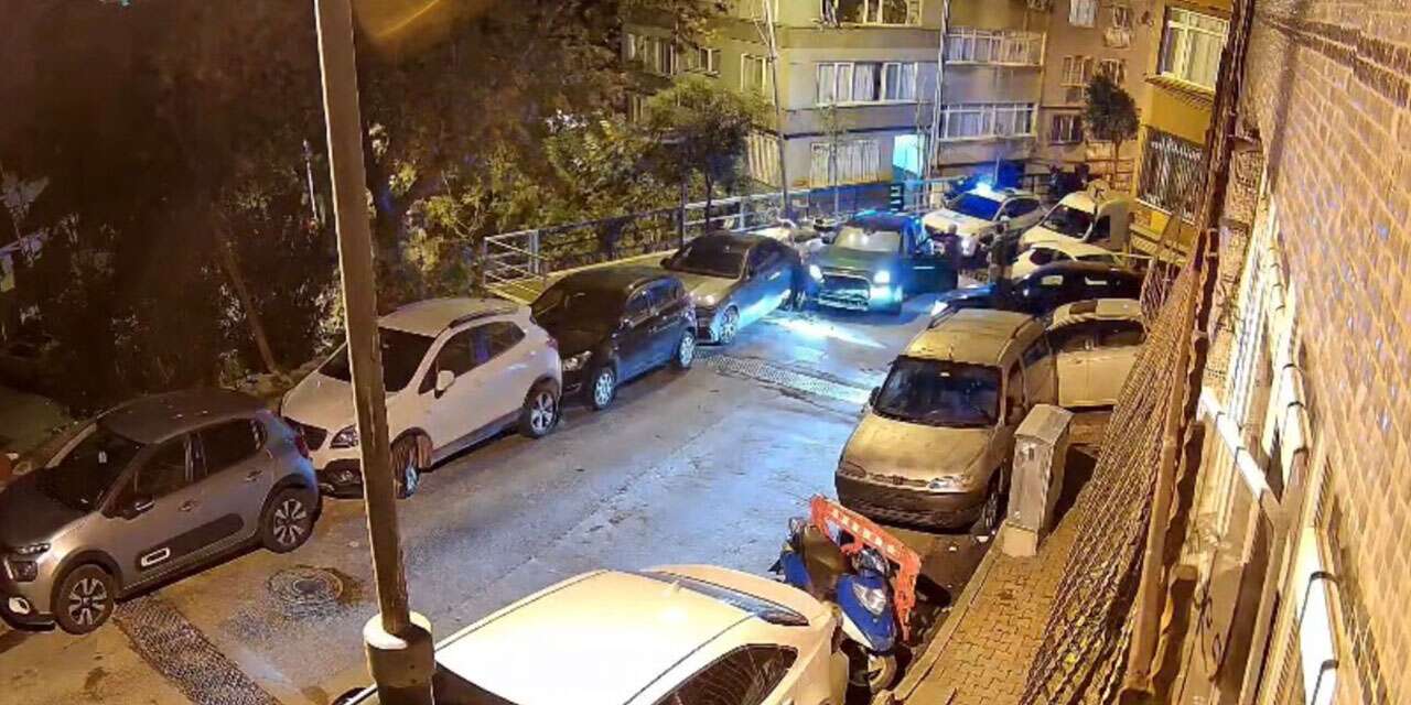 Polisten kaçan sunucu Deniz Türkeri kaza yaptı! O anlar kamerada