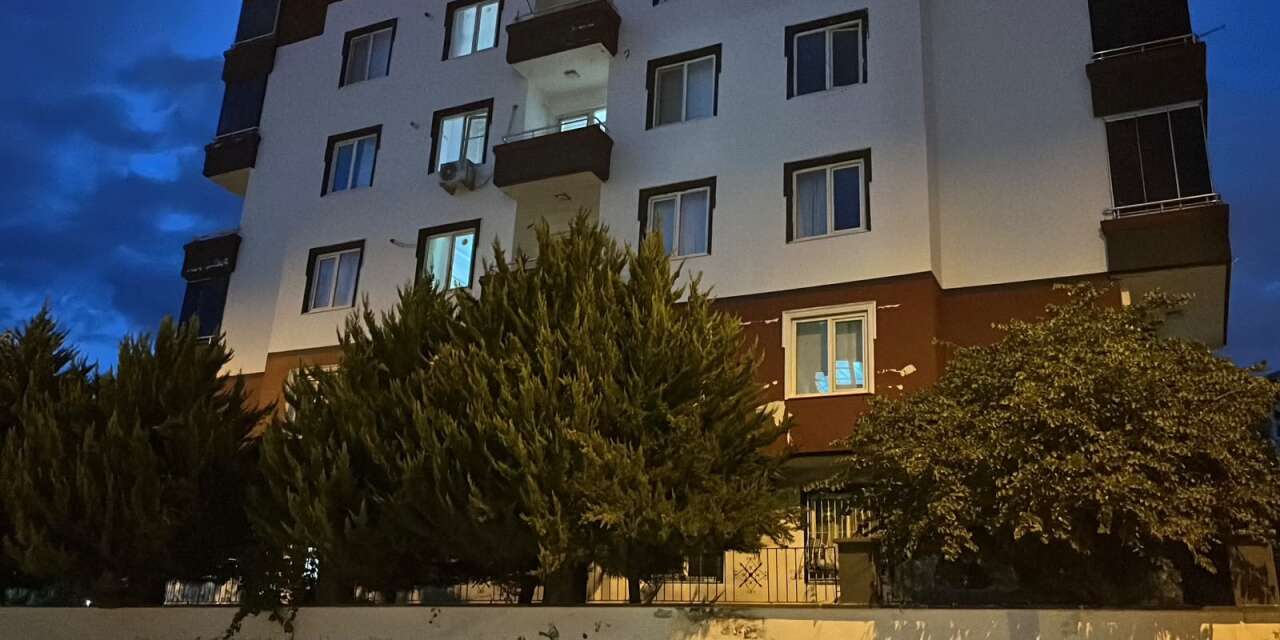 Anne, baba ve 6 yaşındaki çocuk pencereden düştü! 1 ölü, 2 yaralı