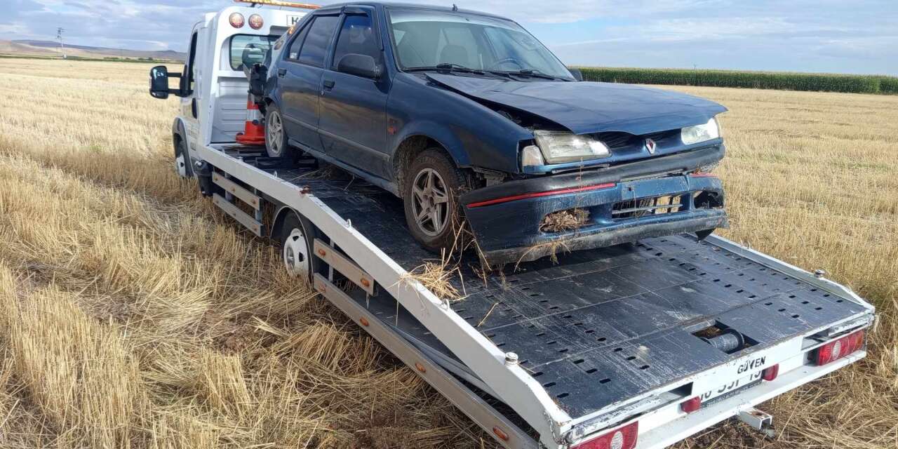 Konya’da otomobil şarampole devrildi! 2 kişi yaralandı