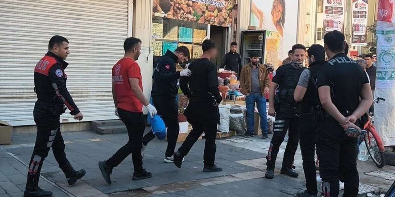 Ayakkabı mağazasında muştalı kavga! 7 kişinin saldırısına uğradı