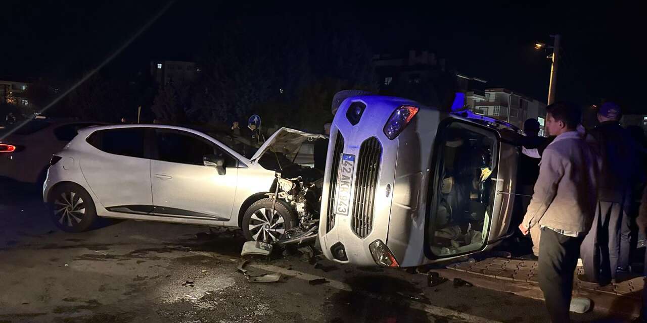 Konya’da işlek kavşakta kaza! Yaralıların yardımına çevredekiler koştu