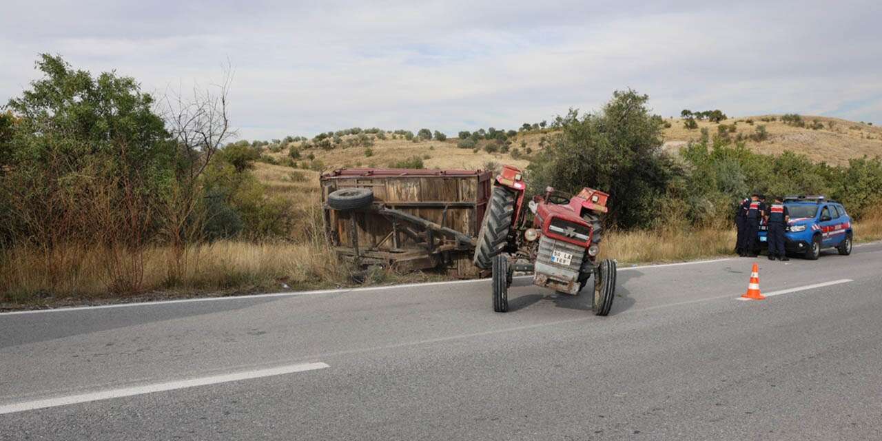 Traktörün römorku devrildi! 2’si çocuk 3 yaralı var