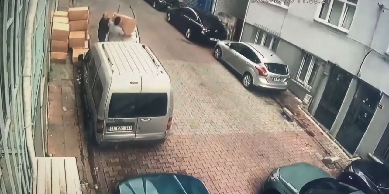 Temizlik işçilerinin çöpte bulduğu koli uyuşturucu imalathanesini patlattı