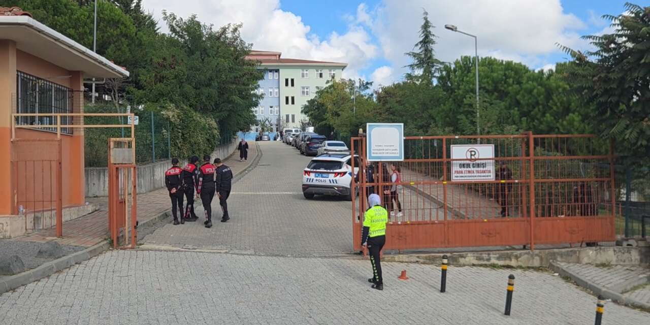 MEB, bıçaklı saldırıda 8 öğrencinin yaralandığı okulda eğitime ara verdi