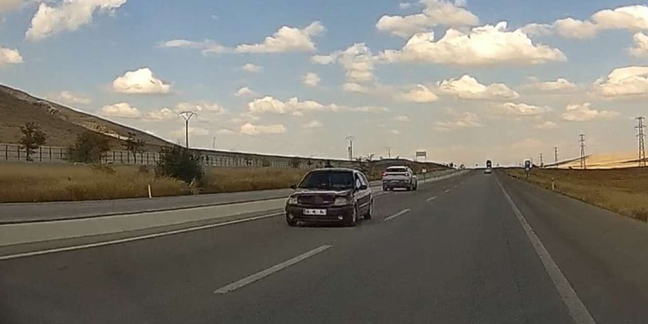 Konya yolunda yürekleri ağza getiren an! Ters yönden gelen otomobil ölüme davetiye çıkardı