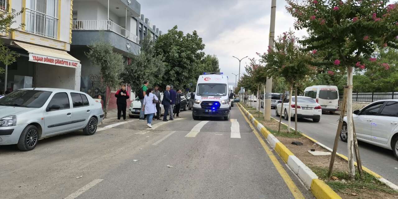 Okuldan çıkan 12 yaşındaki kız öğrenciye motosiklet çarptı