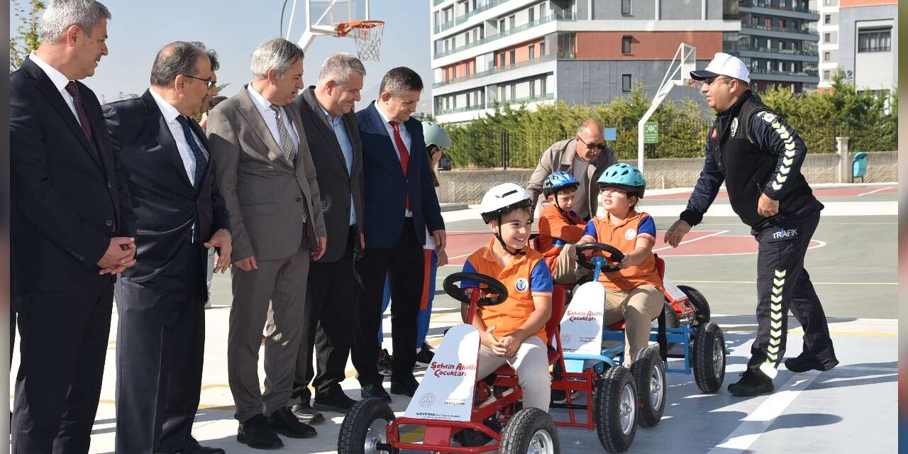 Minikler Konya’da trafiği yaşayarak öğrenecek