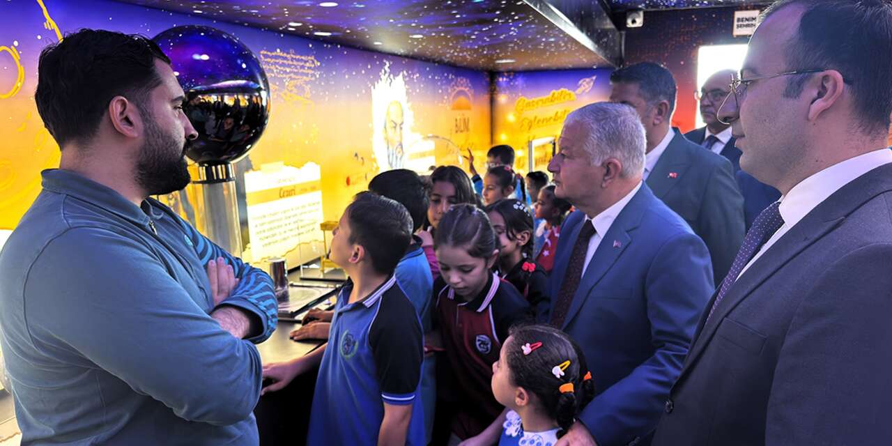 Konya Bilim Tırı Aksaray'da öğrencilerle buluştu