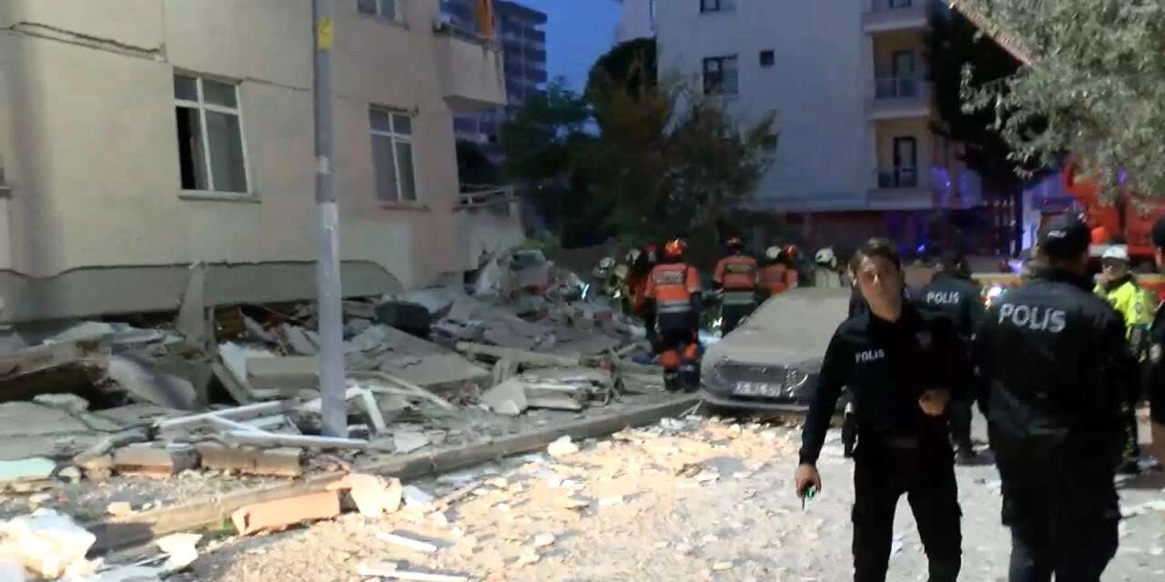 7 katlı binanın 3 katı çöktü! Çok sayıda ekip sevk edildi