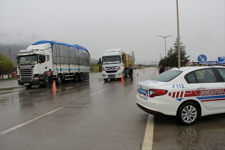Konya-Antalya kara yolu kamyonlara kaldı