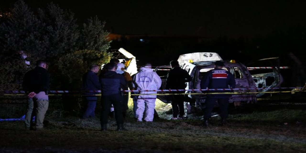 Yanan otomobilin içinde ceset bulundu