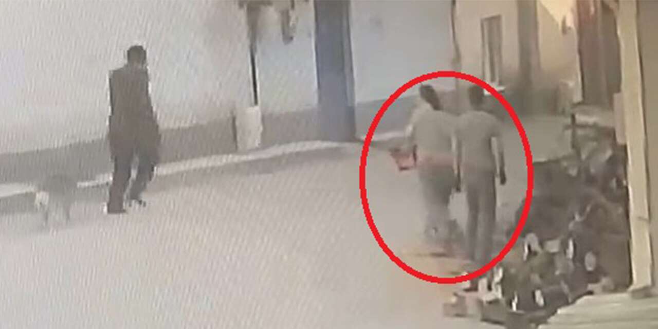 Kadın, motorlu testereyle yaşlı adamı kovaladı! O anlar kamerada