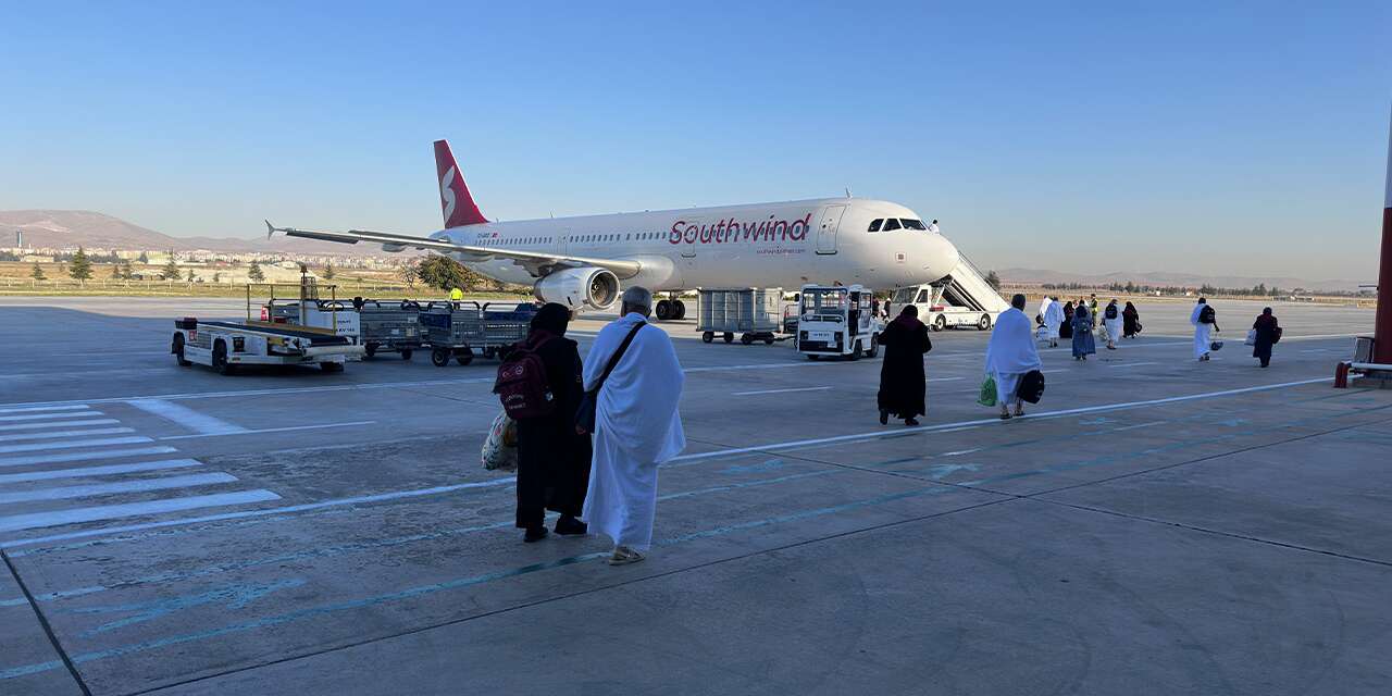 Konya’da kutsal yolculuk! Vefa Umresi’nin üçüncü kafilesi dualarla uğurlandı