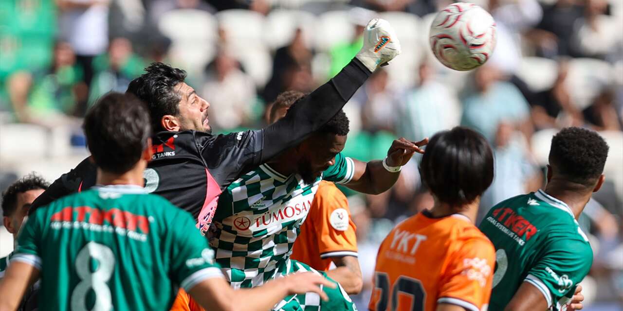 Konya’da kazanan çıkmadı! Konyaspor ile Başakşehir puanları paylaştı