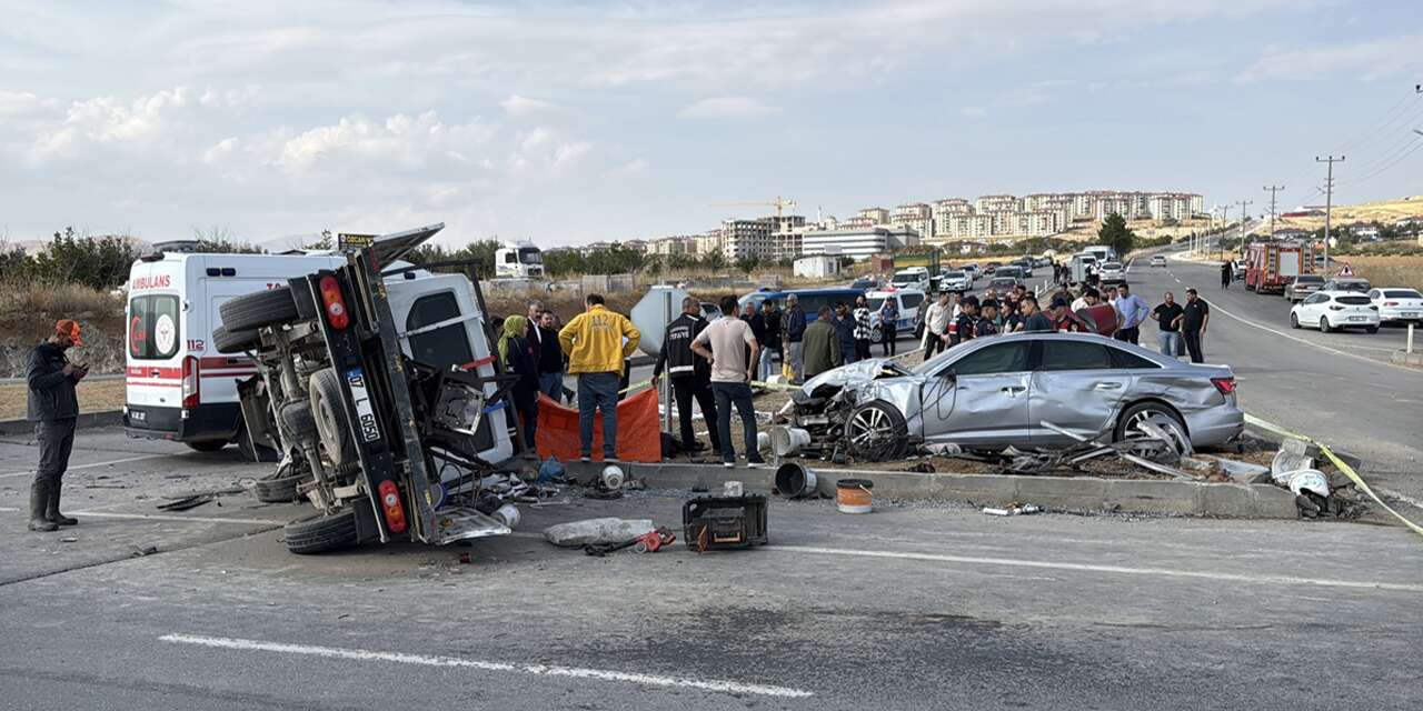 Milletvekilinin konvoyu kaza yaptı! 1 ölü, 7 yaralı