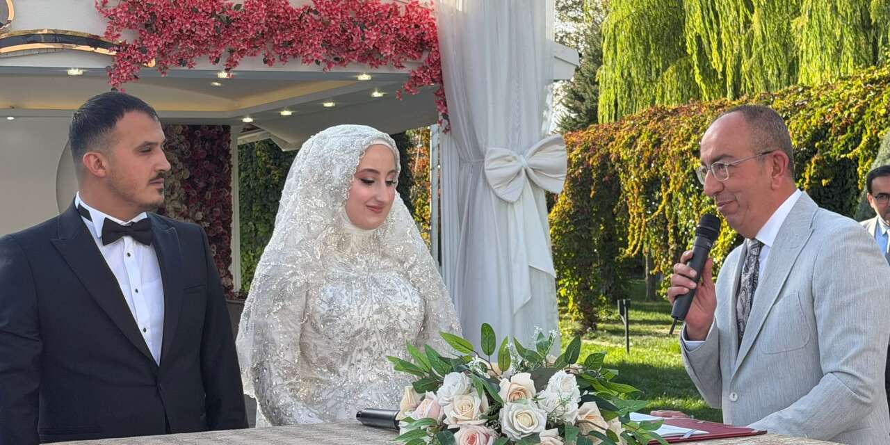 Konya'da Kaleli ve Yücedağ ailelerinin mutlu günü! Nikahı Başkan Kavuş kıydı