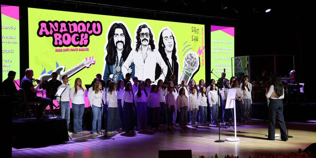 Konya’da minik seslerden büyük performans! Sahne Anadolu Rock müzikleriyle coştu