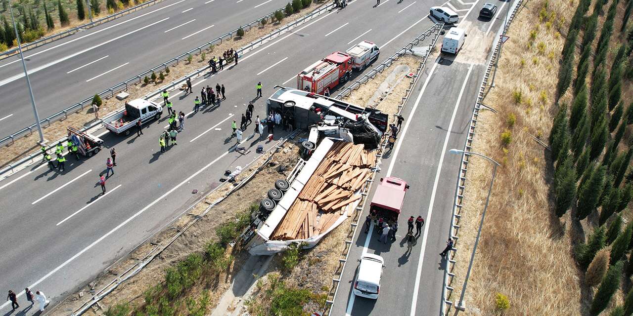 Manisa’daki 11 kişinin öldüğü kazada yeni gelişme! İki şoför de tutuklandı