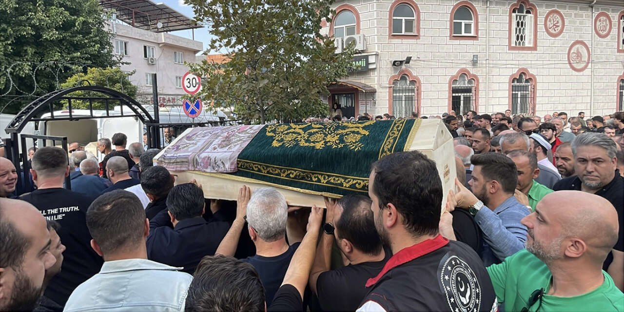 Otobüs kazasında ölen 10 kişi aynı şehirde toprağa verildi