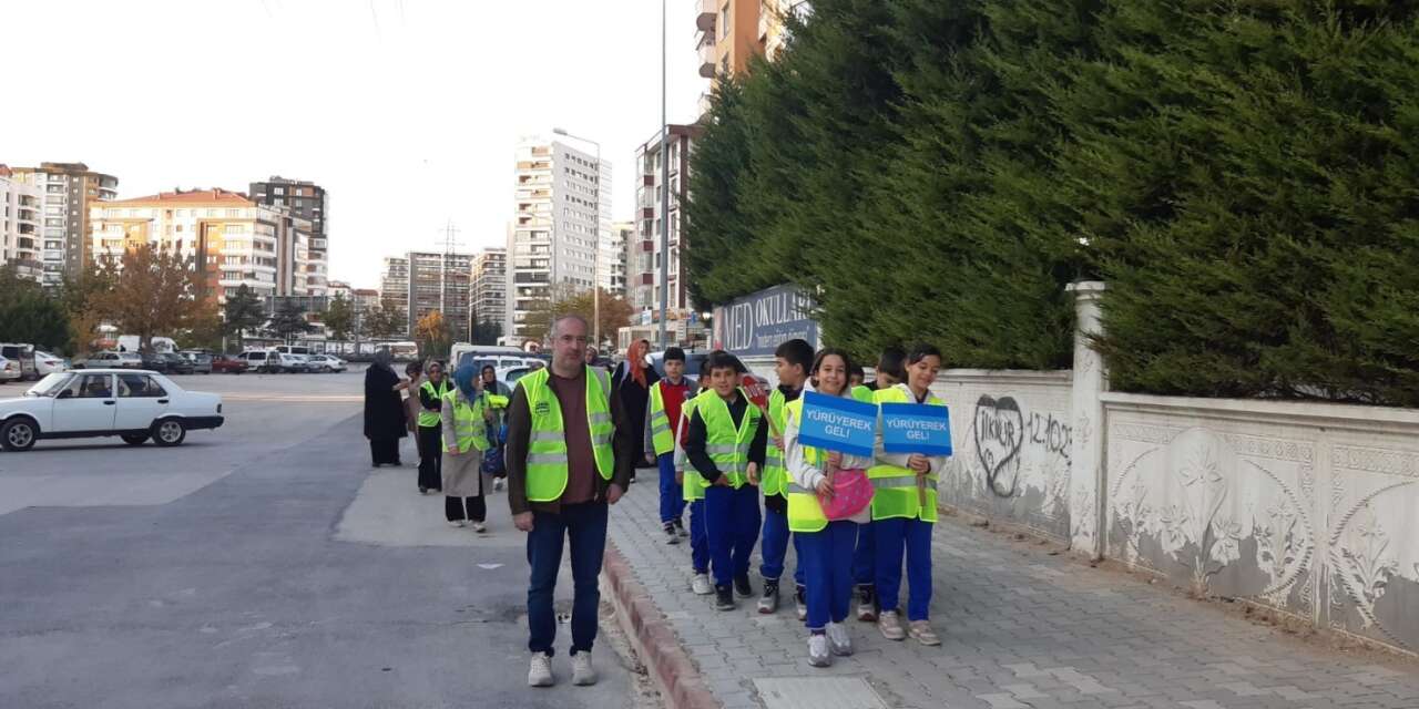 Konya'da minik öğrencilere trafikte nezaket dersi