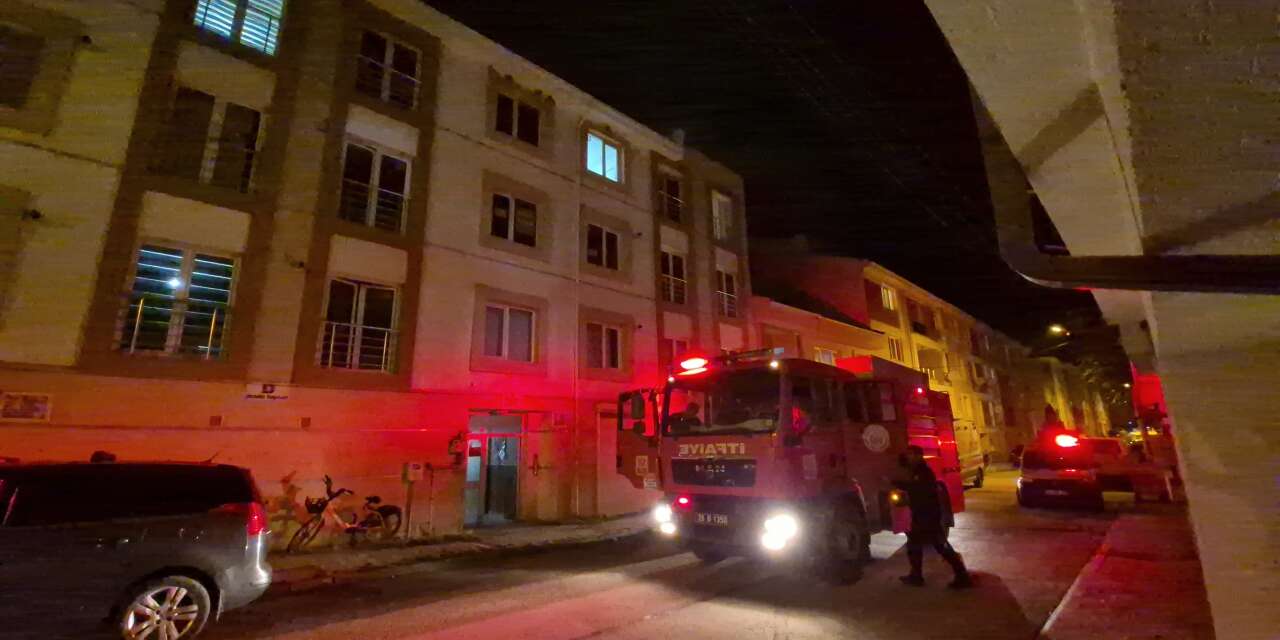 Anne ve kızının yaşadığı daireden gelen ses apartmanı ayağa kaldırdı