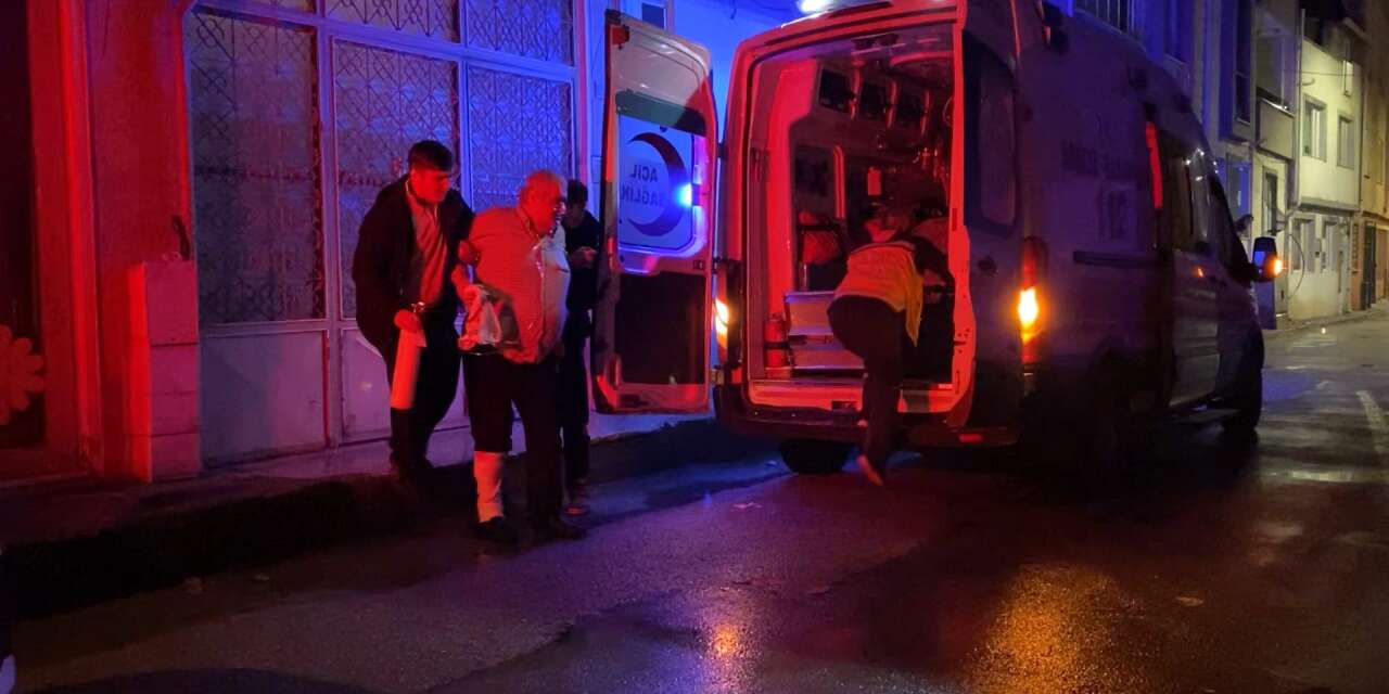 Nefes almak isterken yanan 64 yaşındaki kişi hastaneye kaldırıldı